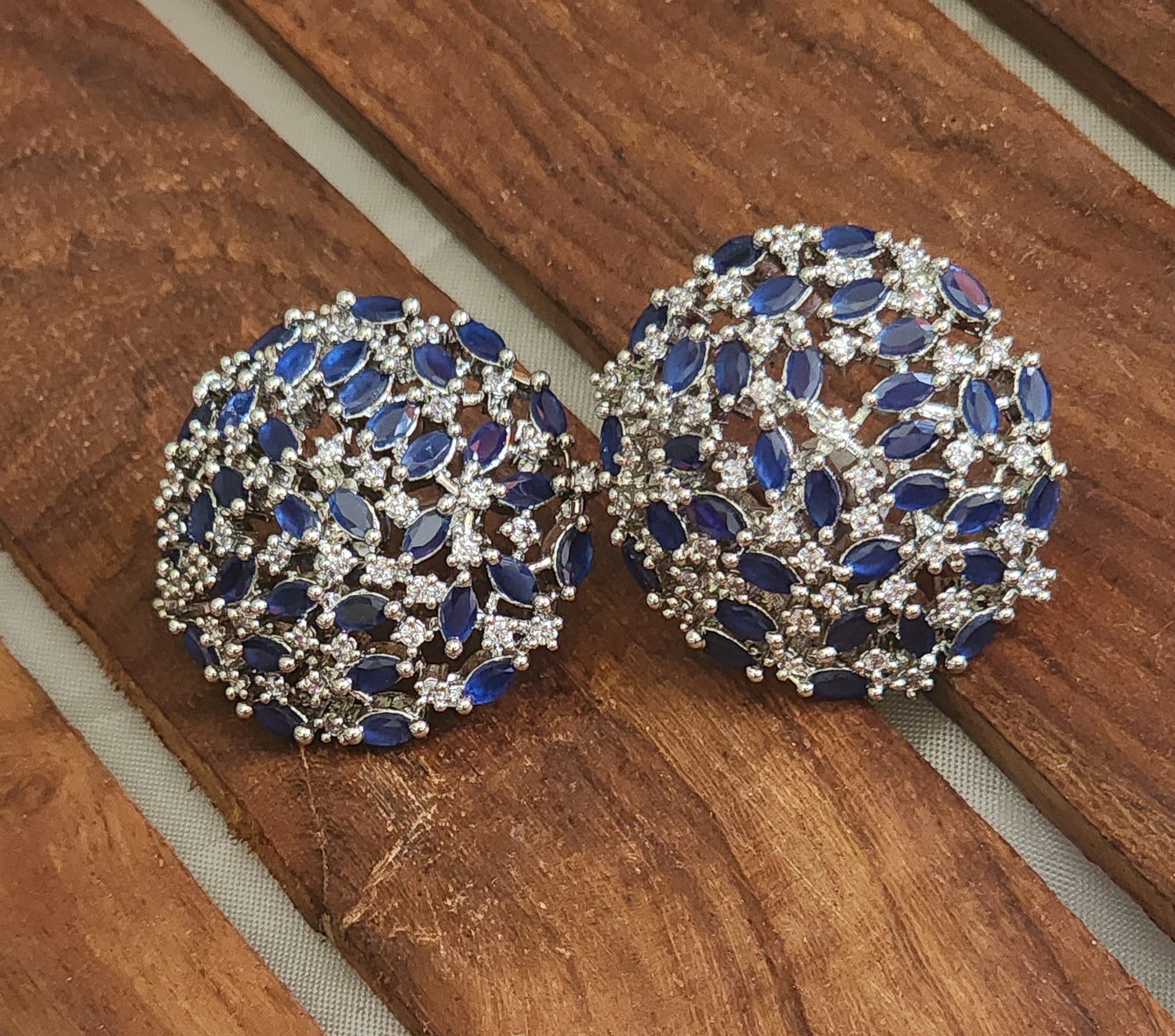 Oversized AD stone Studs